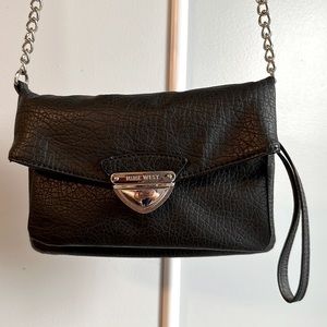 🖤Nine West~ The perfect Crossbody!Fits my 7” wallet, iPhone 14 and much more!!